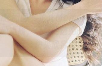 Feilin嗲囡囡 – 芷儿Momoko免费自拍图册全新上线，带你走进她的精彩生活瞬间，快来欣赏吧！
