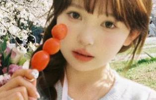 Feilin嗲囡囡 – 私房写真里的女王气质：探秘龙女宝宝的最新作品与创作灵感