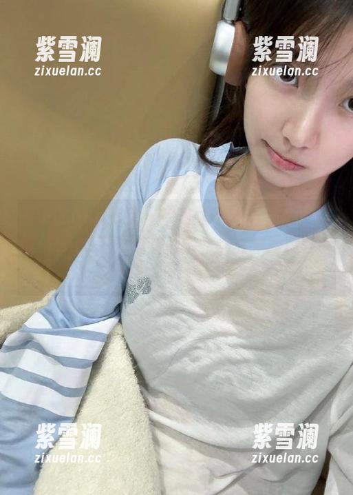 HuaYang花漾 – 独家免费写真发布，赵惟依coco演绎肉丝魅力，绝美瞬间不容错过