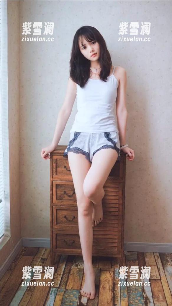 IMiss爱蜜社 - 莉莉Lily泳池泡影：原图呈现令人陶醉的水中摄影艺术