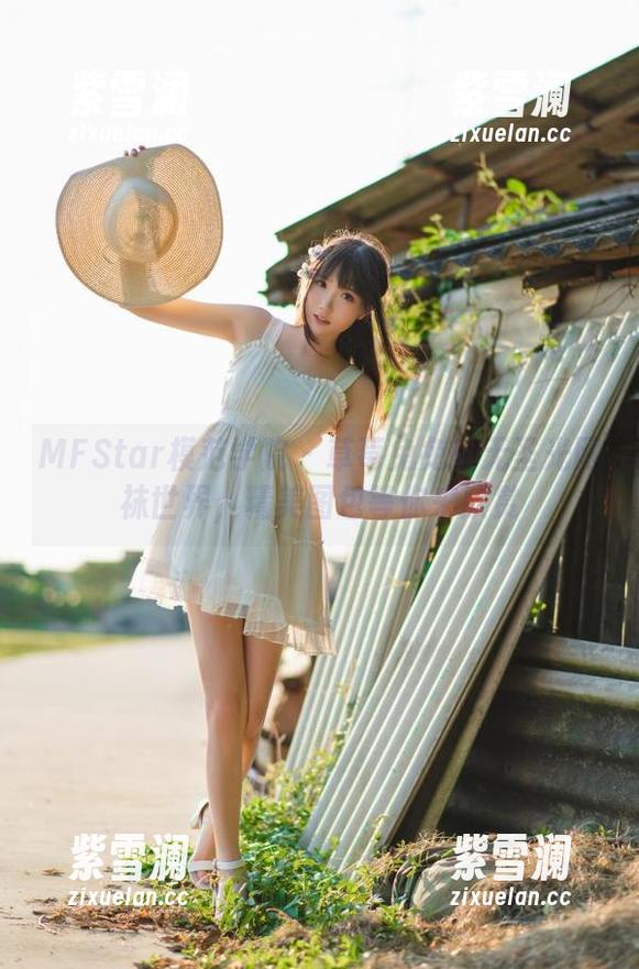 MFStar模范学院 - 草莓兔兔的无圣光网袜世界，精美图包等你来欣赏