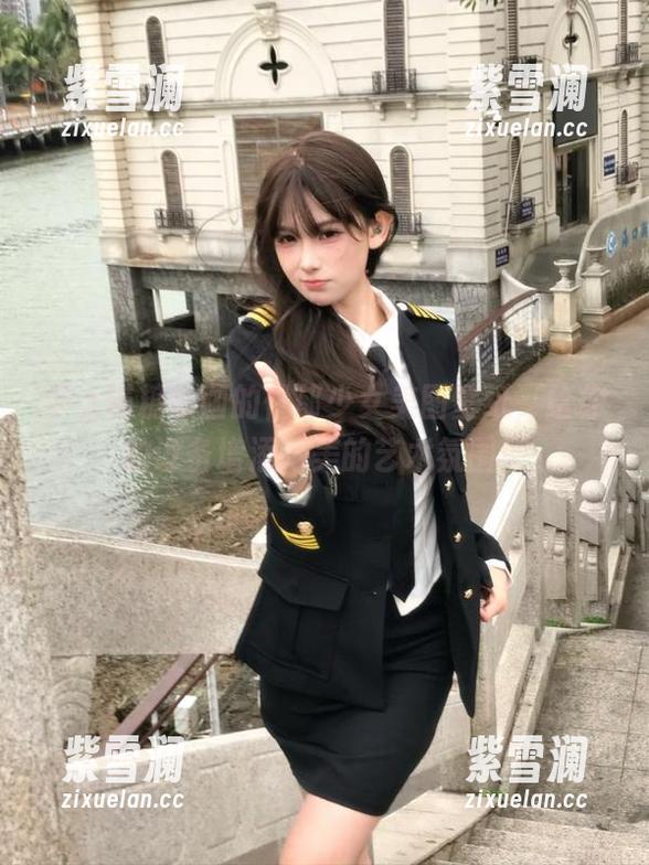 带上喵糖映画的忧郁少女美图壁纸，给你的设备增添绝美的艺术氛围！