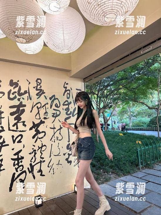 毛衣少女写真诱惑，观看喵糖映画带来的时尚与可爱交融之美