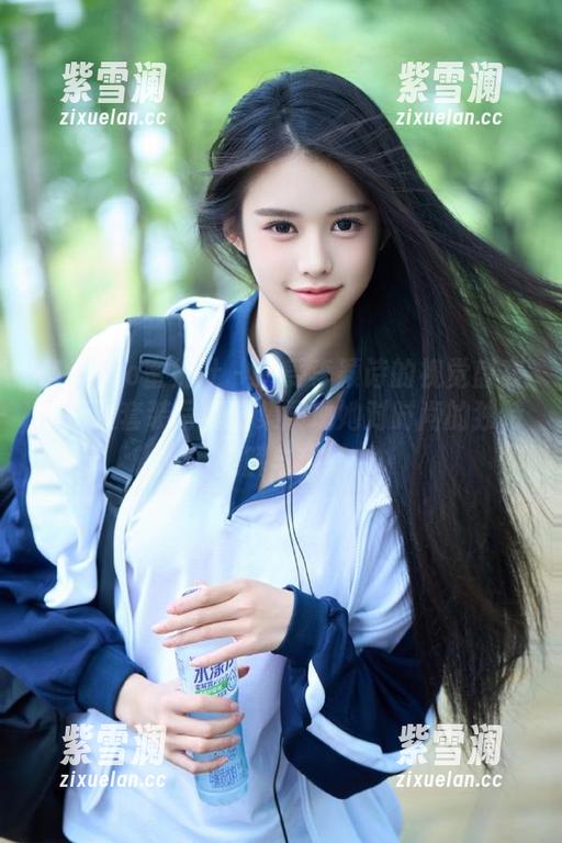 MiiTao蜜桃社-李颖诗 MiiTao蜜桃社 - 感受李颖诗的视觉盛宴,精致套装写真图集展现她对时尚的独特见解与热爱