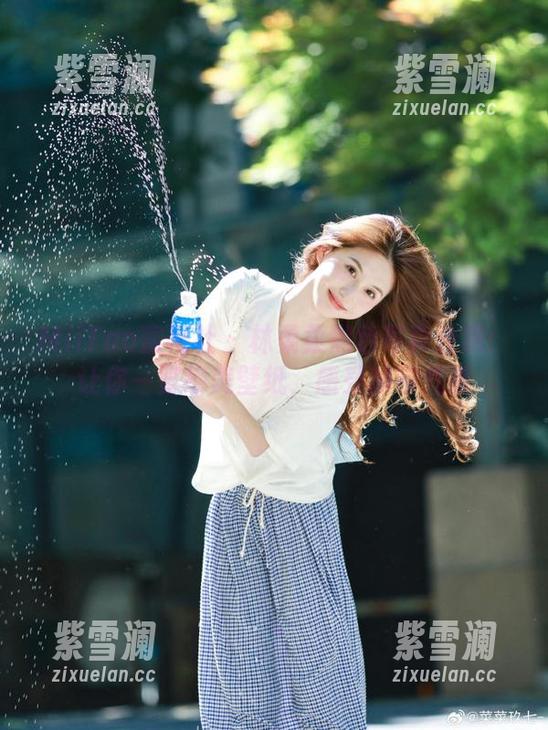 MiiTao蜜桃社-林柔柔 MiiTao蜜桃社 - 林柔柔黑色写真合集:让你一览绝美壁纸,感受独特气质