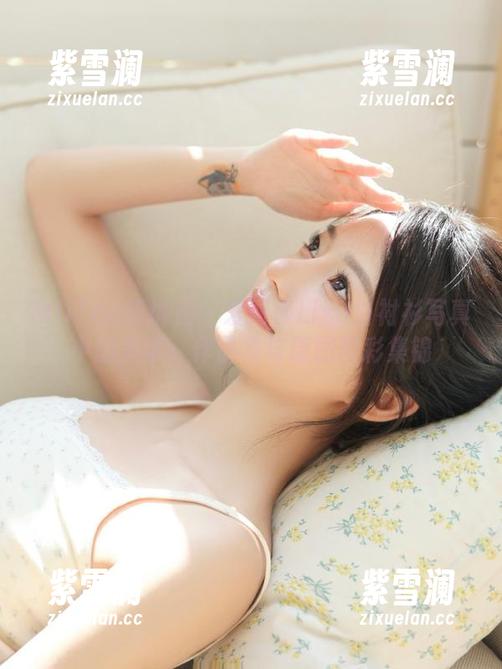 MiiTao蜜桃社-爱丽莎Lisa MiiTao蜜桃社 - 爱丽莎Lisa白衬衫写真中的美学:作品集与原图精彩集锦