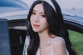 MyGirl美媛馆 – 下载伊雨蔓Fiona教室中的绝美写真作品，让这个艺术瞬间永久珍藏！