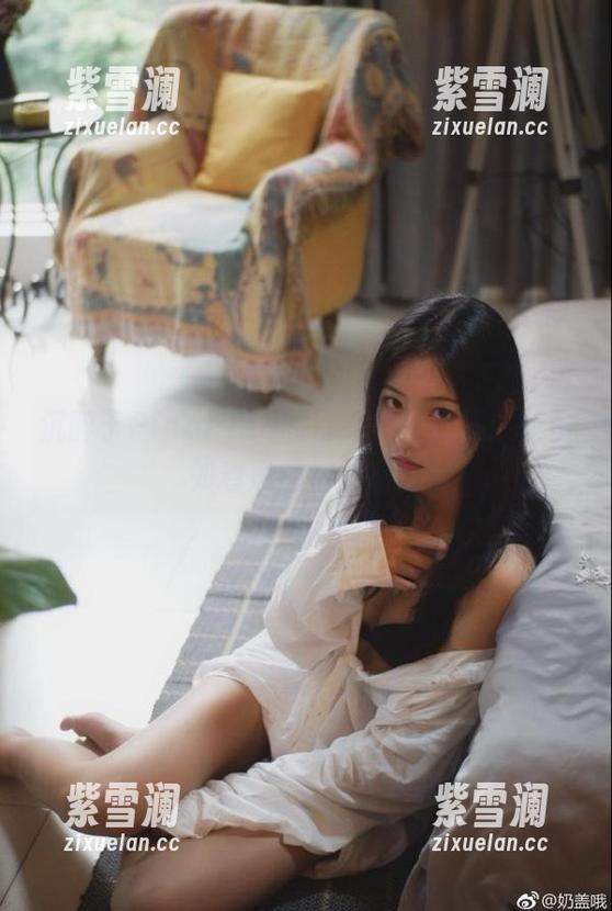 PingPing 沉醉于PingPing的清纯美图图集:轻盈如春风的视觉盛宴