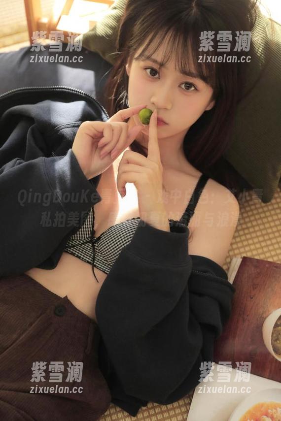 QingDouKe青豆客-艾小青 QingDouKe青豆客 - 戏中白色:艾小青私拍美图,感受初夏的清丽与浪漫