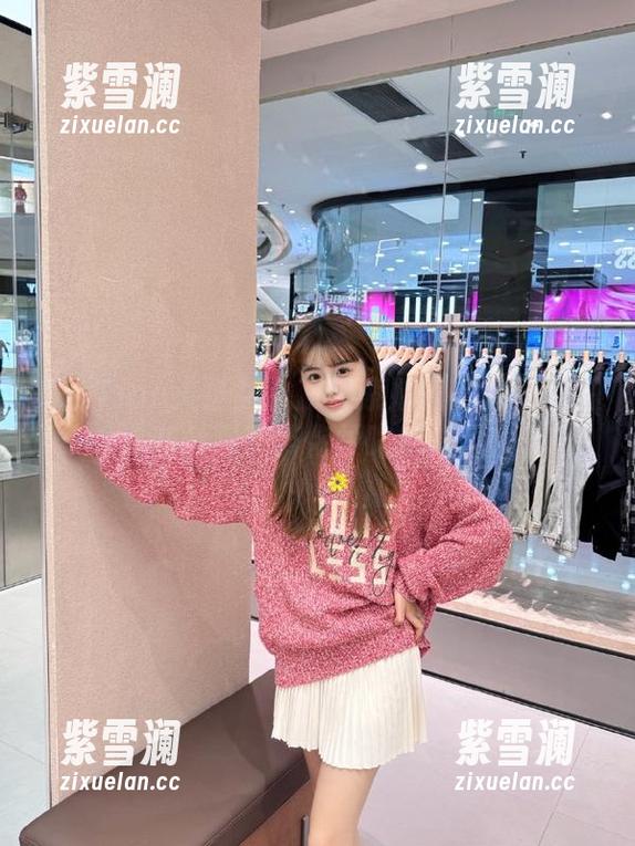 TouTiao头条女神-娜露 TouTiao头条女神 - 探索娜露的私房美图:灰丝写真带你领略别样风情