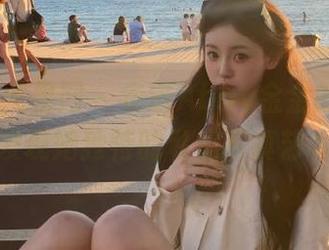UGirls尤果网 – 走进Abby金金的教室，发现她独特的私房写真艺术