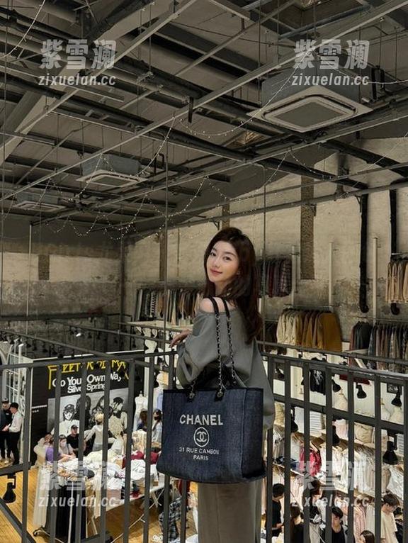 UGirls尤果网-南湘baby UGirls尤果网 - 南湘baby红裙迷人图包:每一幅都是心动的写真合集