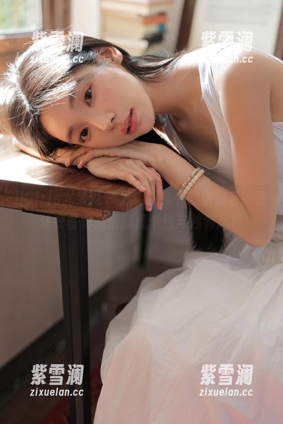 UGirls尤果网-唐溪若 UGirls尤果网 - 另类视角下的唐溪若,连体衣写真美图展现个性与独特风格