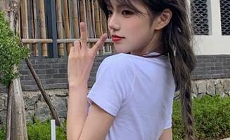 UGirls尤果网 – 娜依灵儿眼镜写真美图大集合，绝美壁纸提升你的心情