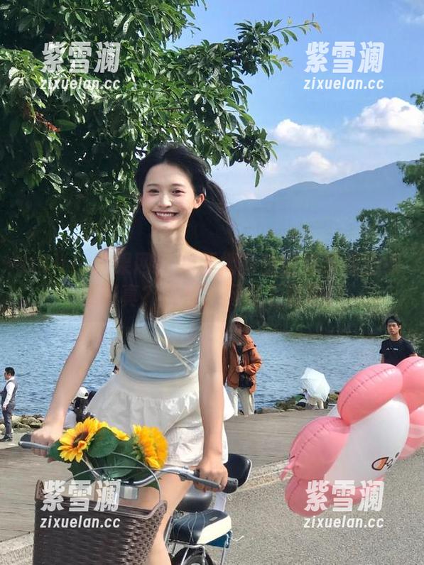 UGirls尤果网-张雪馨 UGirls尤果网 - 想要拥有张雪馨学姐的绝美写真?赶快上网盘下载吧!
