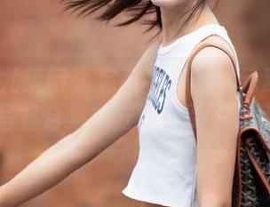 UGirls尤果网 – 完美融合节日元素的王瑞儿圣诞写真合集，立即免费下载欣赏吧！
