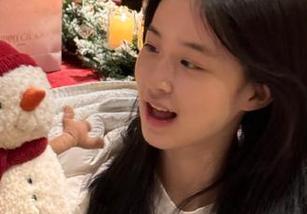 UGirls尤果网 – 王瑞儿的制服写真中，观看青春与魅力的交汇点