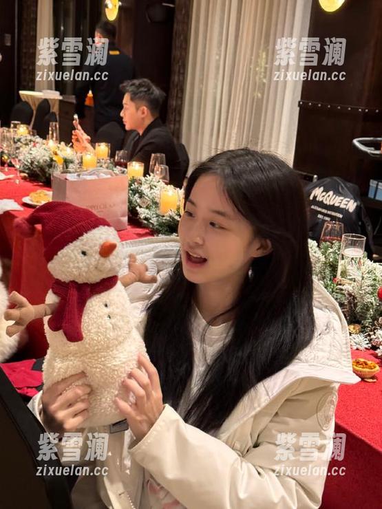 UGirls尤果网-王瑞儿 UGirls尤果网 - 王瑞儿的制服写真中,观看青春与魅力的交汇点
