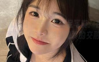 UGirls尤果网 – 芊小童裸足写真：在线精选资源，感受自然与纯真的交融