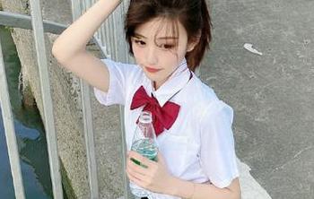 XIAOYU语画界 – 精选图片展现允儿Claire的魅力，韵味旗袍绽放时尚与优雅