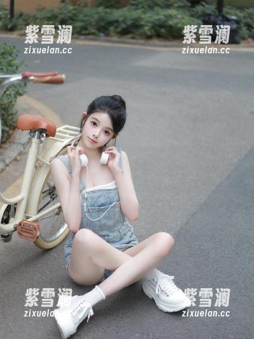 Xiuren秀人网-FoxYini孟狐狸 Xiuren秀人网 - 摄影艺术中的校园一隅:FoxYini孟狐狸的高清写真图集推荐