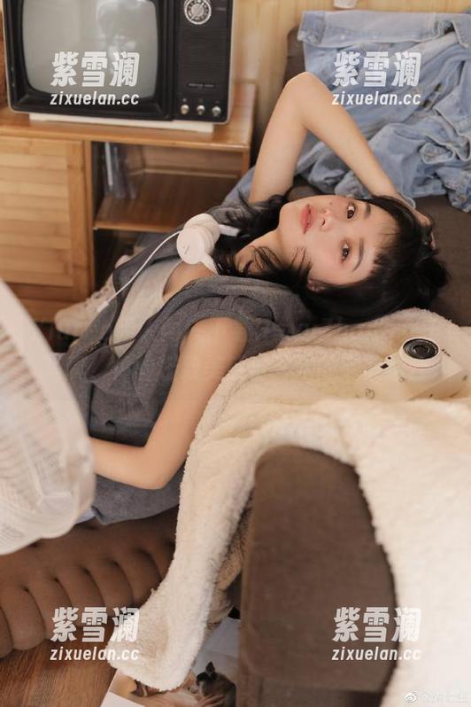 Xiuren秀人网 - 下载HeyuZhang女王写真，体验极致美感与艺术的完美结合
