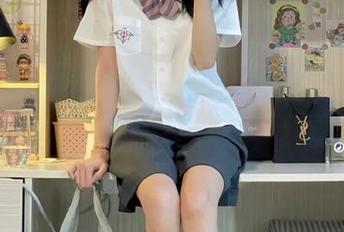 Xiuren秀人网 – Jennifer小若私房套装的独特魅力，高清图片记录她的每一个动人瞬间