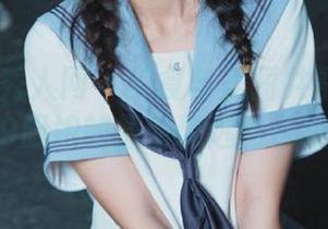 Xiuren秀人网 – 美食与美丽共融：灵动lingyu69厨娘的最新精选图包唤醒味蕾！