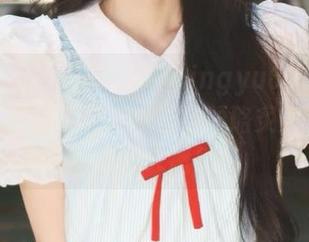 Xiuren秀人网 – 体验lingyu69的夏天之美：她的写真套图让你领略炙热青春与清爽灵感！