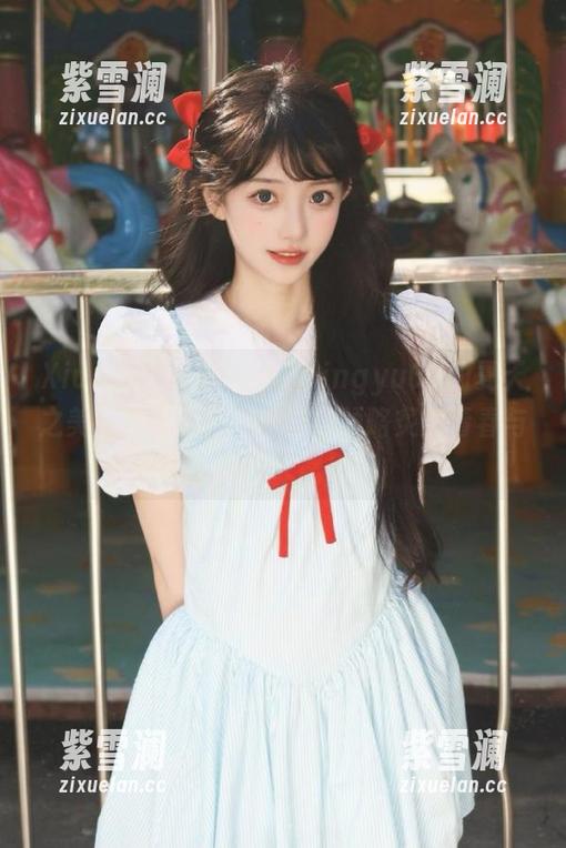 Xiuren秀人网 - 体验lingyu69的夏天之美：她的写真套图让你领略炙热青春与清爽灵感！
