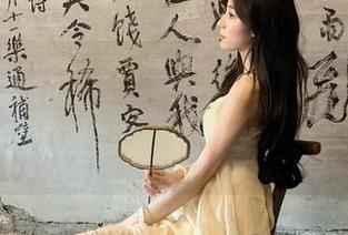 Xiuren秀人网 – 免费下载！于大小姐AYU泳池写真，夏天的热浪瞬间被她的魅力所融化，快来感受吧！