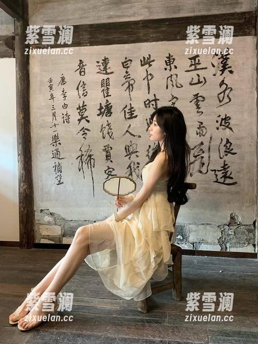 Xiuren秀人网-于大小姐AYU Xiuren秀人网 - 免费下载!于大小姐AYU泳池写真,夏天的热浪瞬间被她的魅力所融化,快来感受吧!