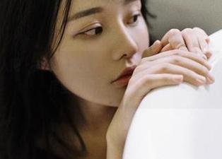 Xiuren秀人网 – 探索孟狐狸FoxYini的黑色魅力！最新作品已入库至图库，快来查看吧！