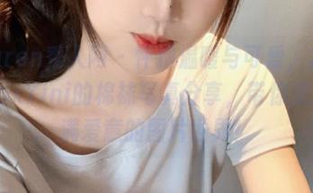 Xiuren秀人网 – 怀抱温暖与可爱，孟狐狸FoxYini的棉袜写真分享，带你走进充满爱意的图片世界！
