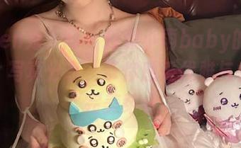Xiuren秀人网 – 探索小雨baby的网袜世界：写真分享，带你感受优雅与性感的完美结合