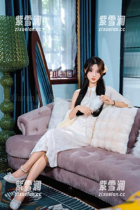 Xiuren秀人网 - 她是岁小岁，私拍少女写真，轻松俘获你的心！