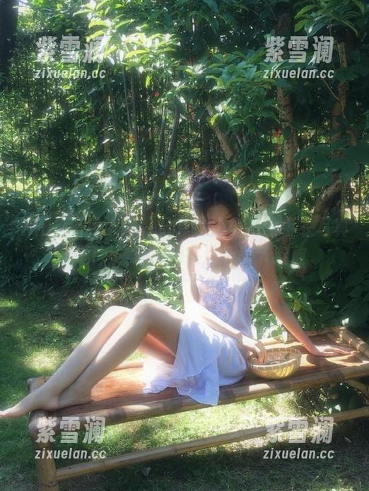 Xiuren秀人网-徐微微mia Xiuren秀人网 - 分享徐微微mia毛衣写真原图,暖心时尚在这个季节绽放