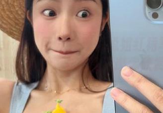 Xiuren秀人网 – 发现悦悦姐红裙写真中的独特魅力，丰富资源邀你欣赏！
