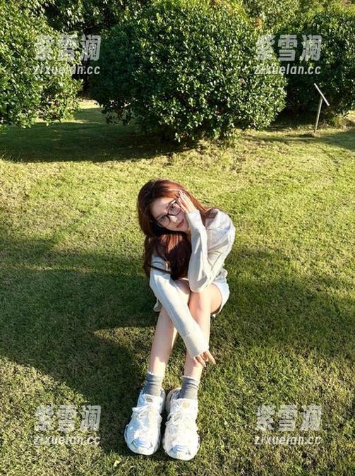 Xiuren秀人网-方子萱 Xiuren秀人网 - 在方子萱的镜头下,学妹的每一张写真图片都散发着青春的无限魅力