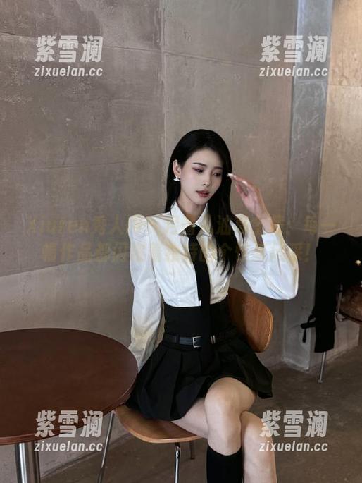 Xiuren秀人网 - 月酱儿油亮全集：每一幅作品都闪耀着独特的个性与风采！