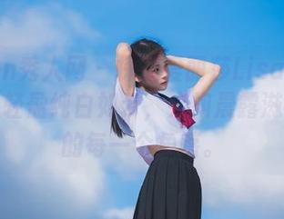 Xiuren秀人网 – 探索爱丽莎Lisa的私房写真，轻盈纯白如云，宛如晨露滋润心灵的每一个角落。