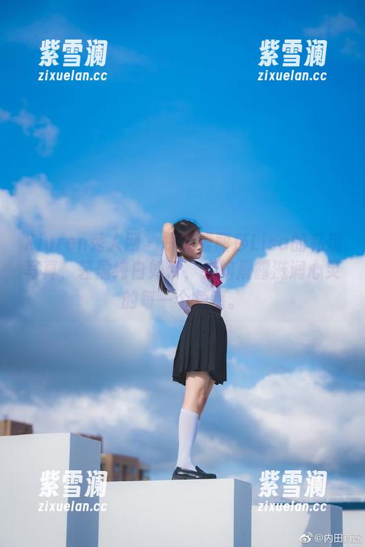 Xiuren秀人网 - 探索爱丽莎Lisa的私房写真，轻盈纯白如云，宛如晨露滋润心灵的每一个角落。