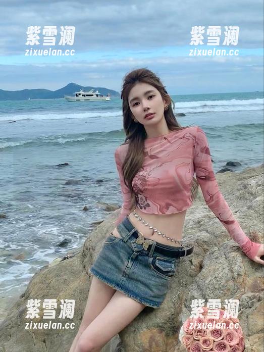Xiuren秀人网-艾小青 Xiuren秀人网 - 捕捉瞬间:艾小青连衣裙写真分享,点亮你的视觉盛宴