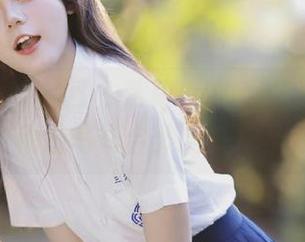 Xiuren秀人网 – 草莓zz的浴缸浪漫瞬间：精选写真合集与壁纸展示