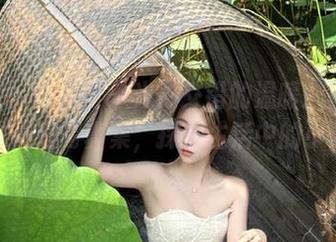 Xiuren秀人网 – 光影交错的温暖：蛋蛋宝棉袜精选写真集，探寻生活中的小确幸