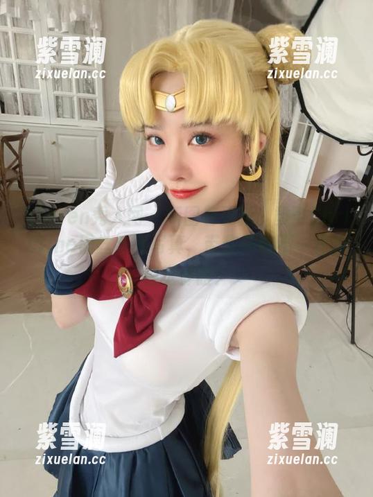 Xiuren秀人网-黄可Christine Xiuren秀人网 - 新图包更新:黄可Christine黑丝系列写真,带你领略不一样的视觉体验!
