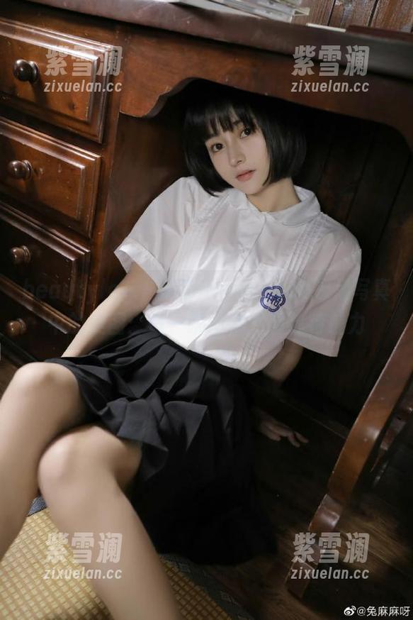 beautyleg - 沉醉于Vanessa裸足写真中的美图：每一瞬间都尽显独特魅力