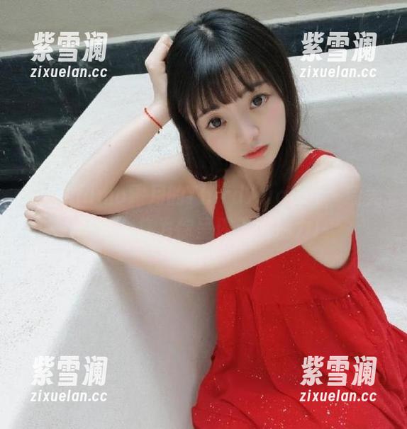 探寻shimo霜月的ThirdAugust，精美写真合集为你呈现无限魅力！