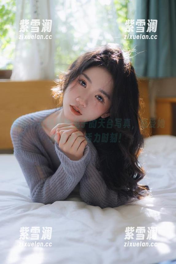丽柜-兔子 丽柜 - 在线探秘兔子的天台写真,感受她的俏皮与活力时刻!