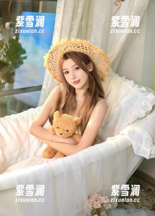 丽柜-凌凌 丽柜 - 凌凌以其皮衣作品展现自我,带你探索每一幅图片的深意